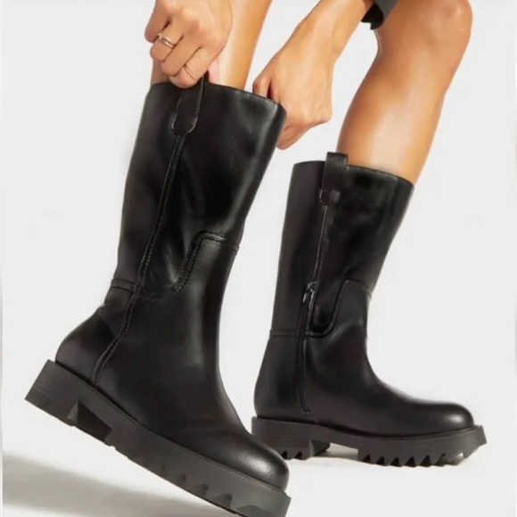 Shoe Dazzle Shoes - ShoeDazzle Jaffie Black Mid Calf Chunky Flat Boots , size 8, NWOB
